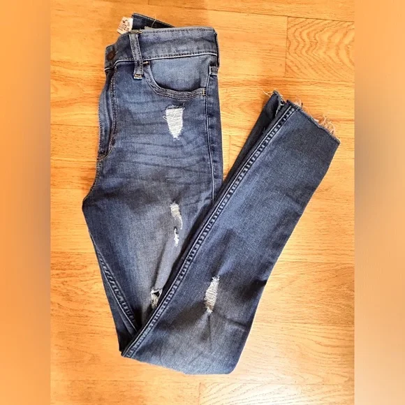 HOLLISTER HIGH RISE SUPER SKINNY 3R - Picture 2 of 5